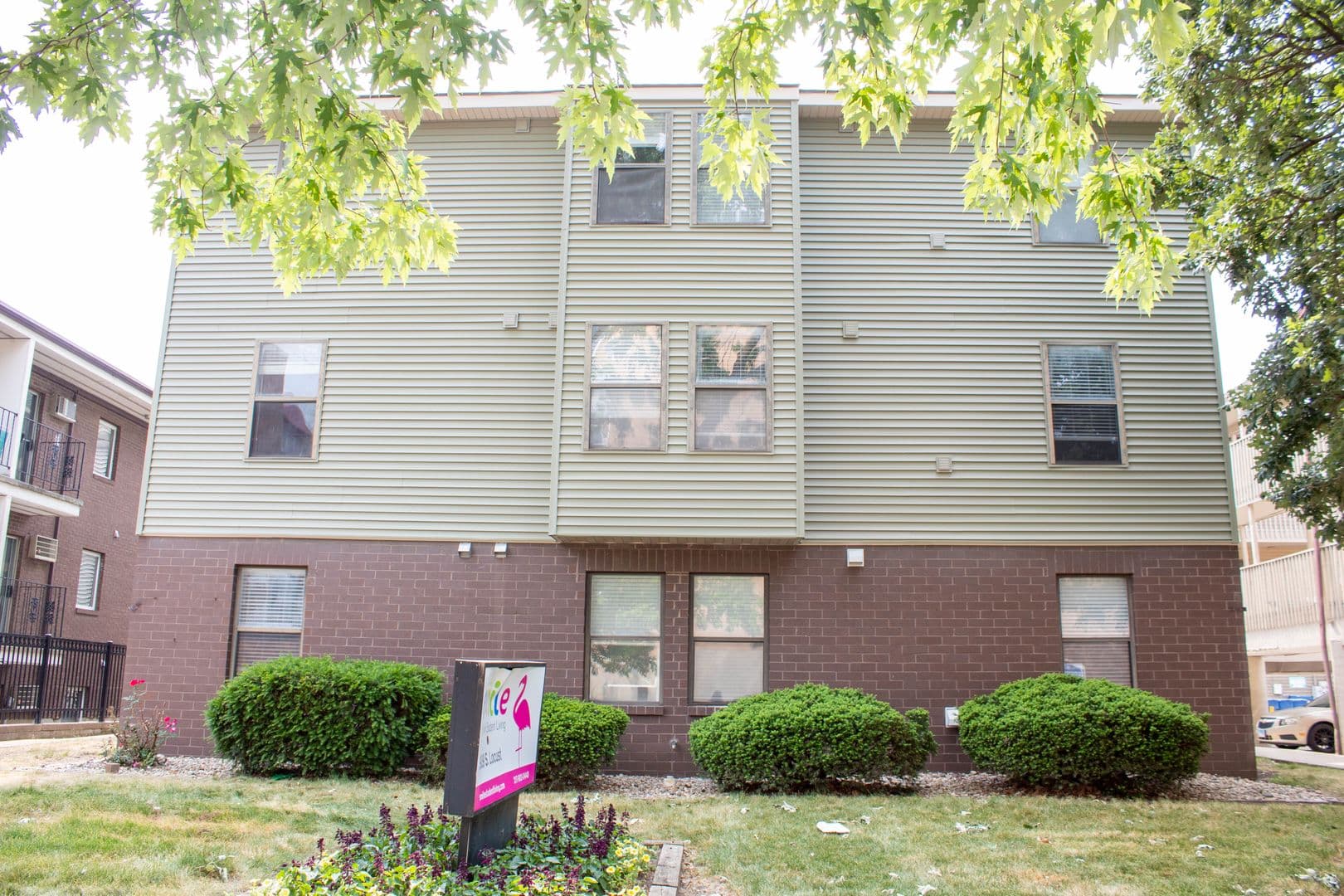 Champaign Apartment: 909 S Locust Street