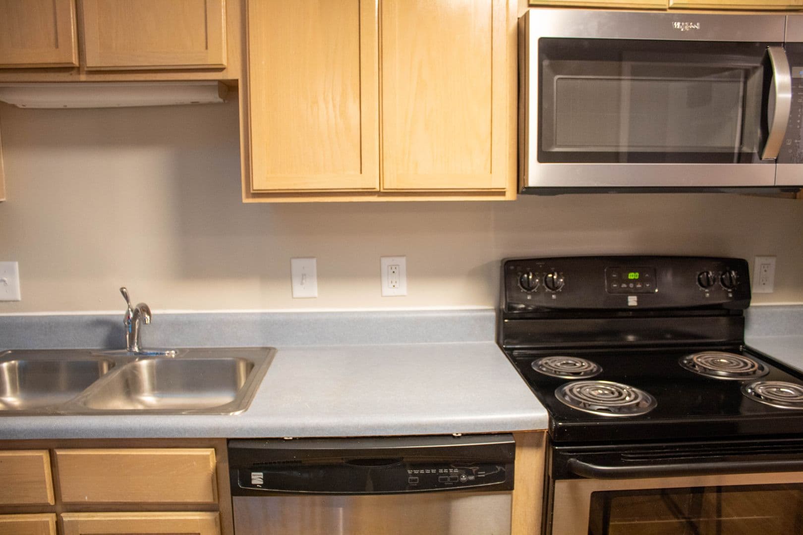 Urbana Apartment: 1010 W Stoughton