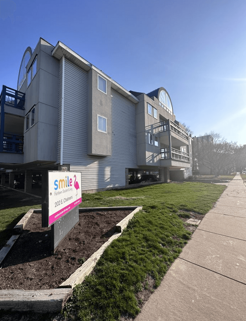 Champaign Apartment: 202 E Chalmers St