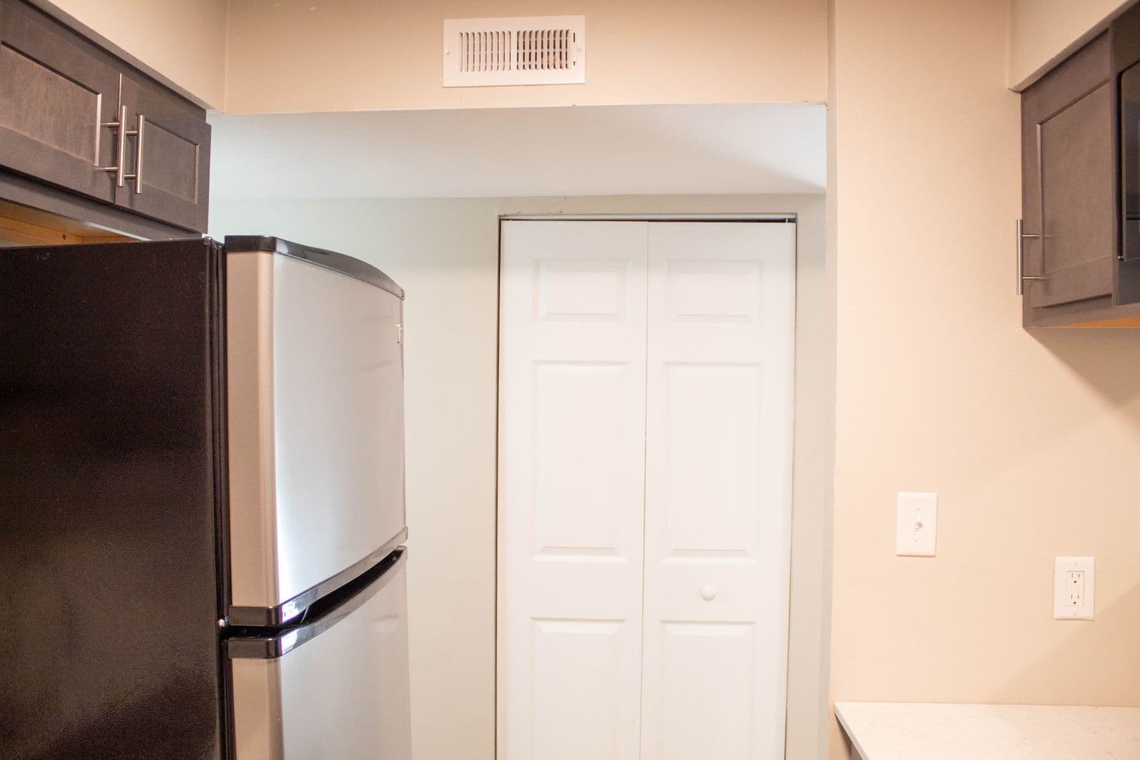 Urbana Apartment: 804 W Illinois Street