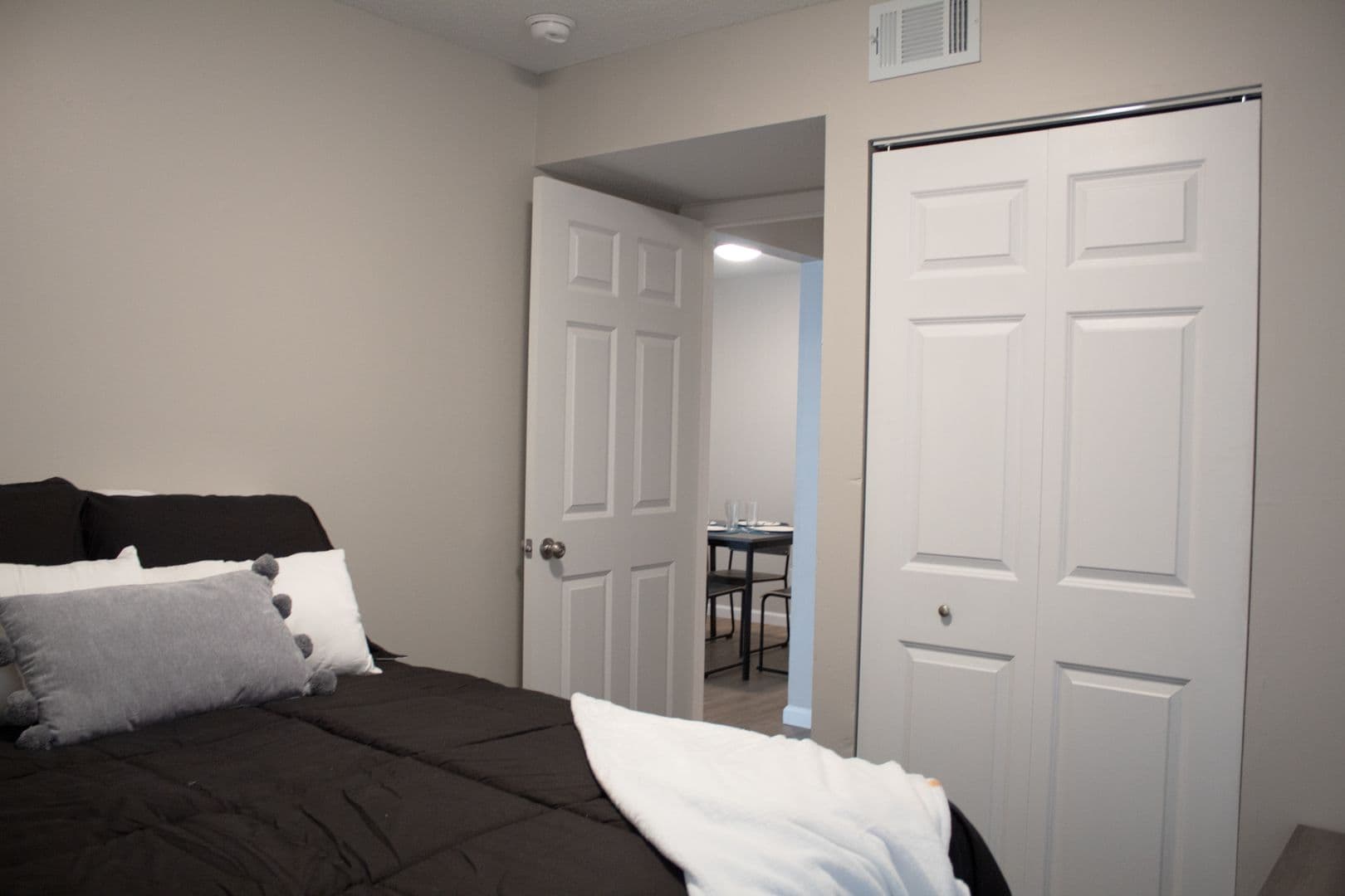 Champaign Apartment: 909 S Locust Street