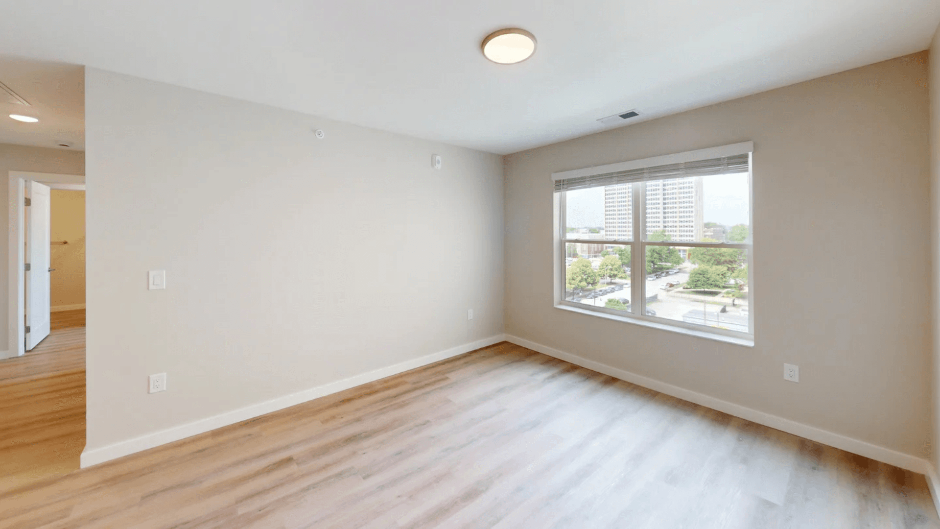 Champaign Apartment: 608 E Chalmers St