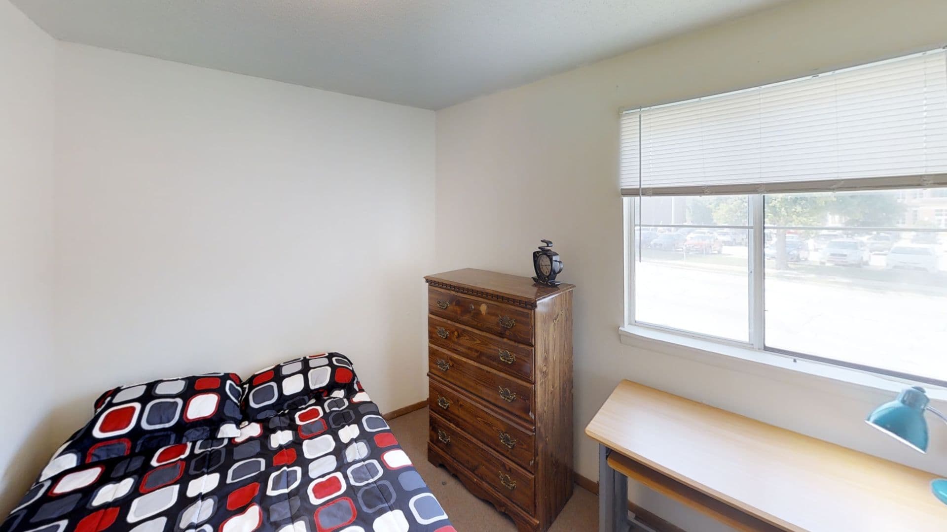 Urbana Apartment: 905 W Oregon