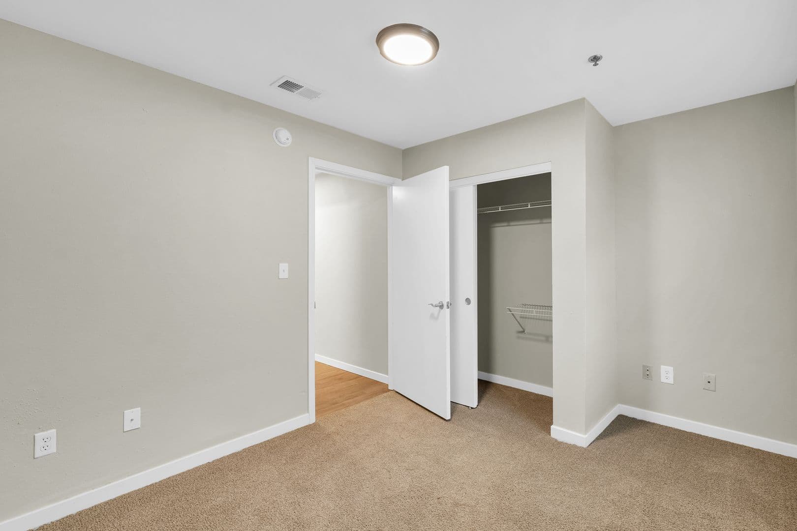 Savoy Apartment: 117 Sterling Ct