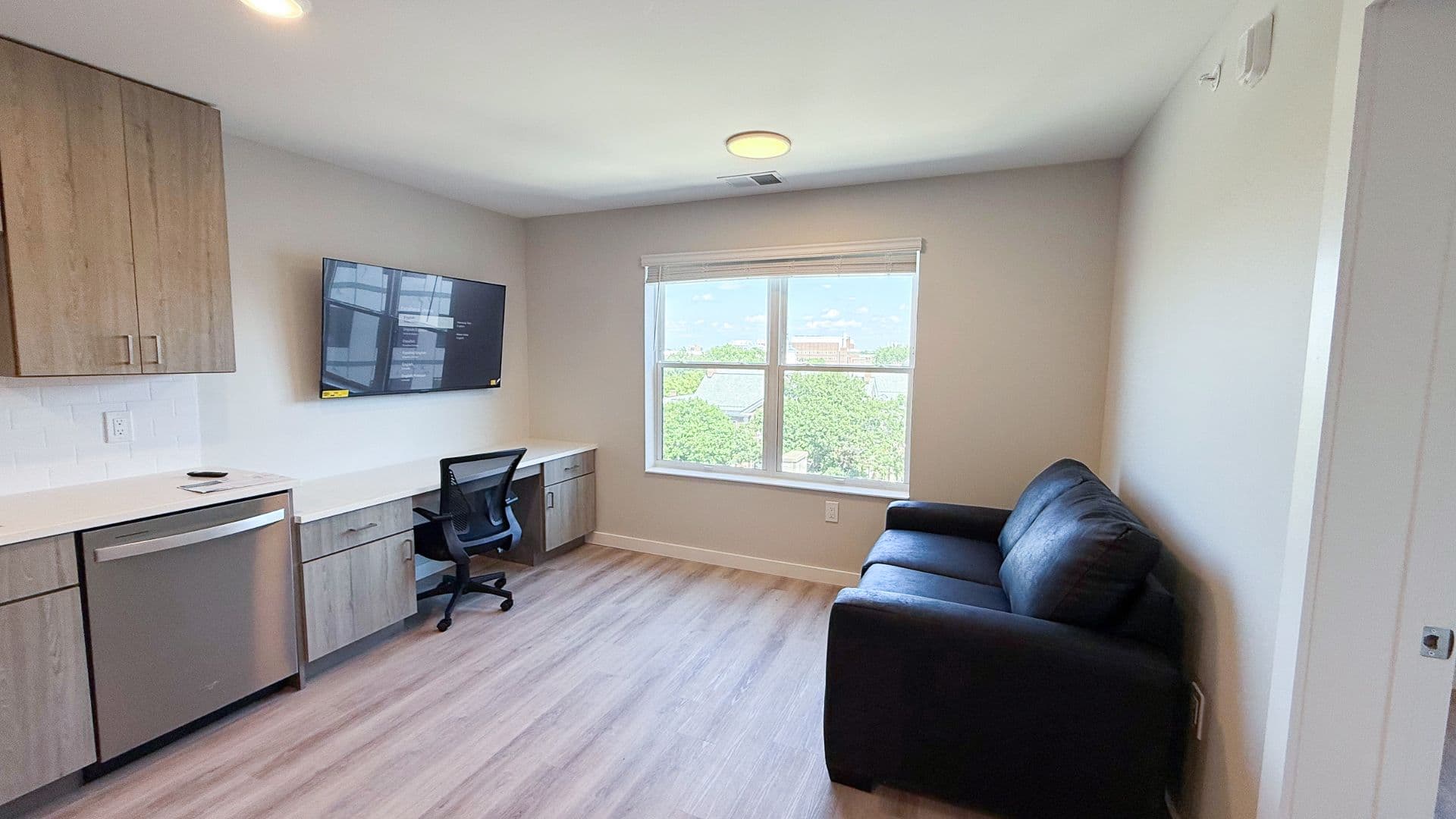 Champaign Apartment: 608 E Chalmers St