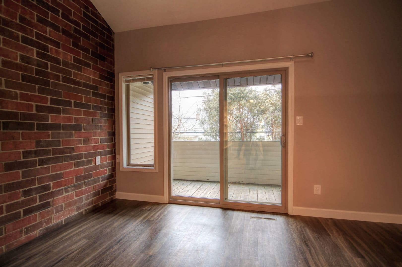 Urbana Apartment: 308 E. Iowa St.. 906 Vine, and 906 1/2 Vine