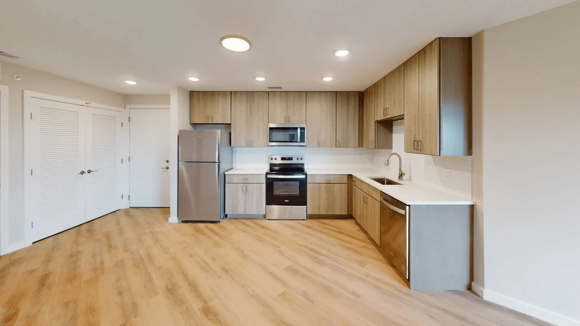 Champaign Apartment: 608 E Chalmers St