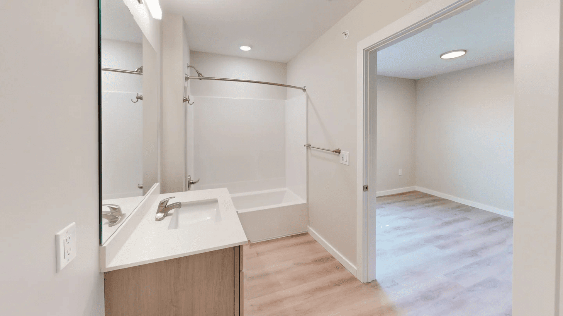 Champaign Apartment: 608 E Chalmers St