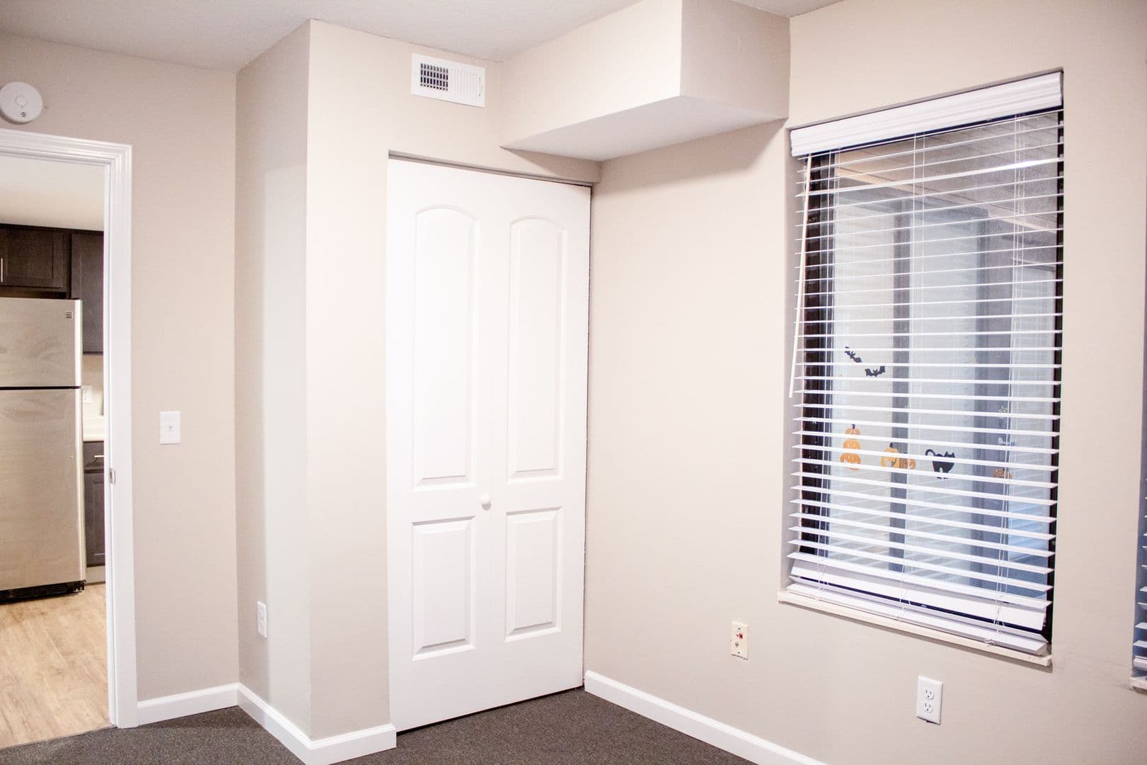 Urbana Apartment: 1010 W Stoughton