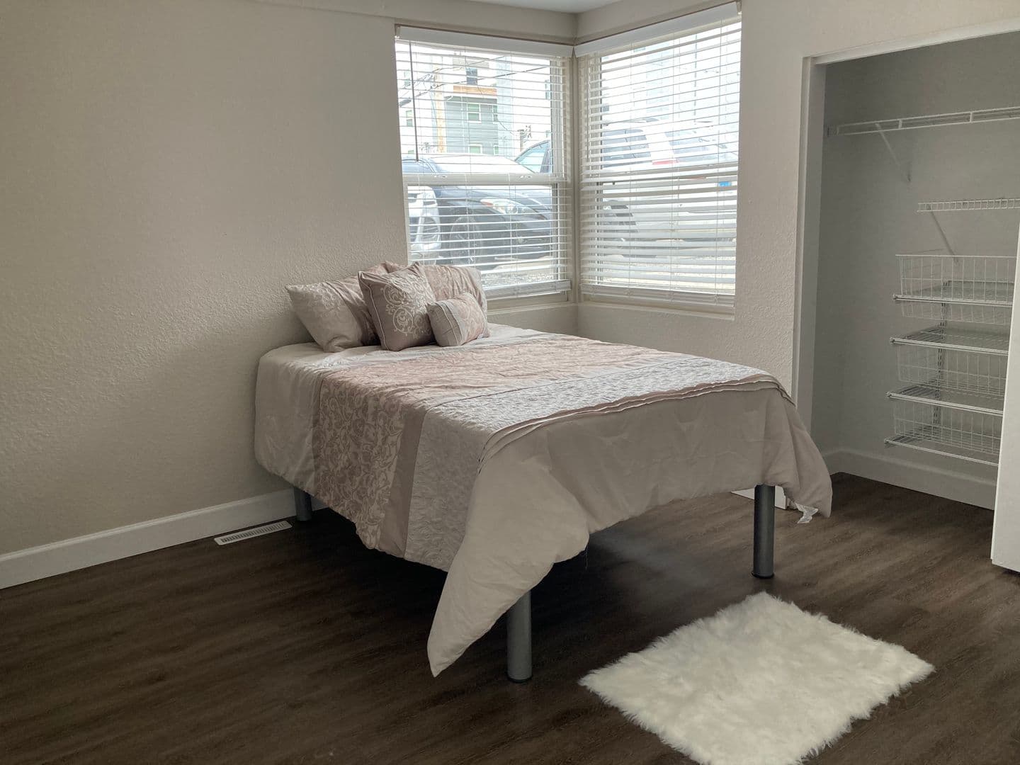 Champaign Apartment: 510 E Stoughton
