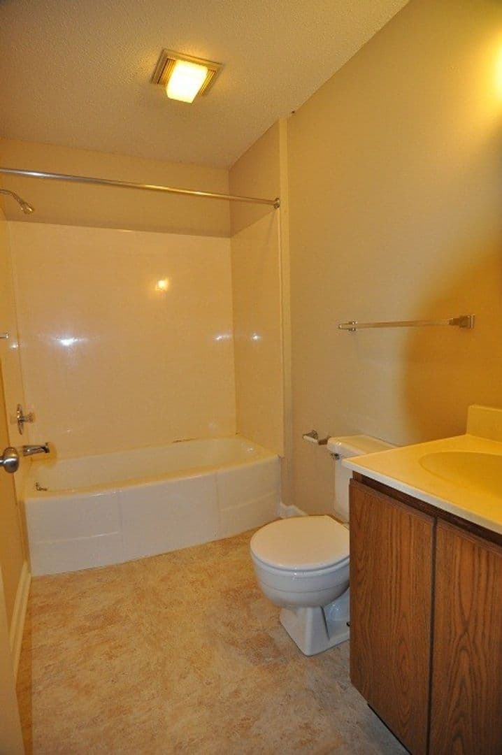 Urbana Apartment: 300 E. Fairlawn