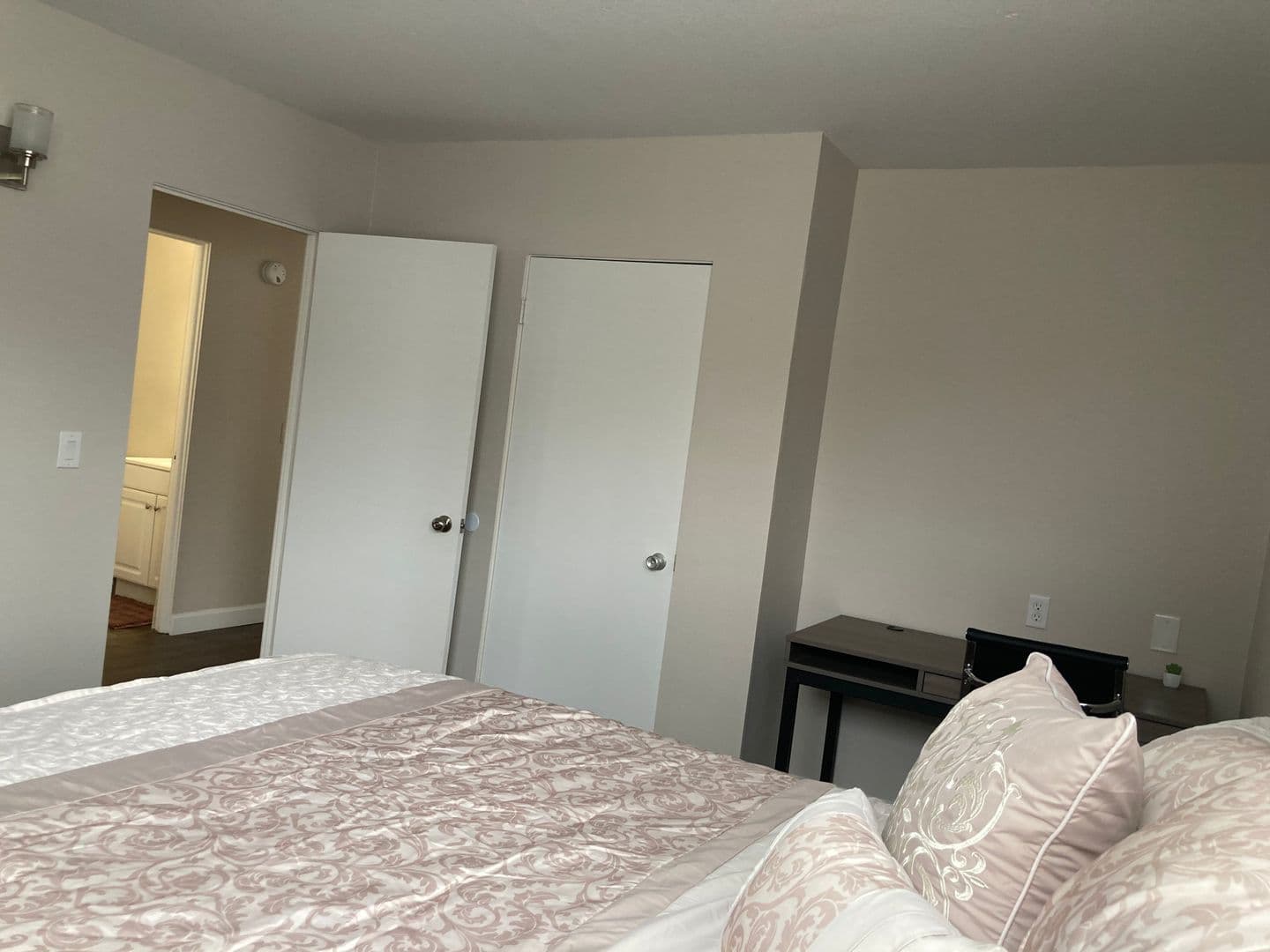 Champaign Apartment: 510 E Stoughton