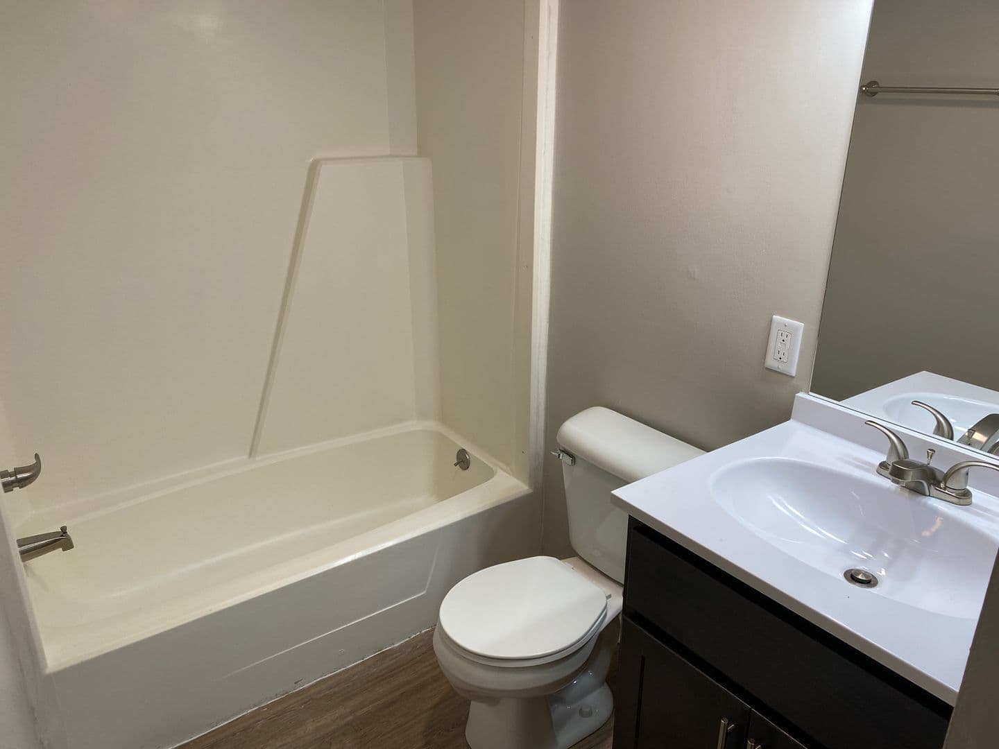 Urbana Apartment: 106 S Gregory Street