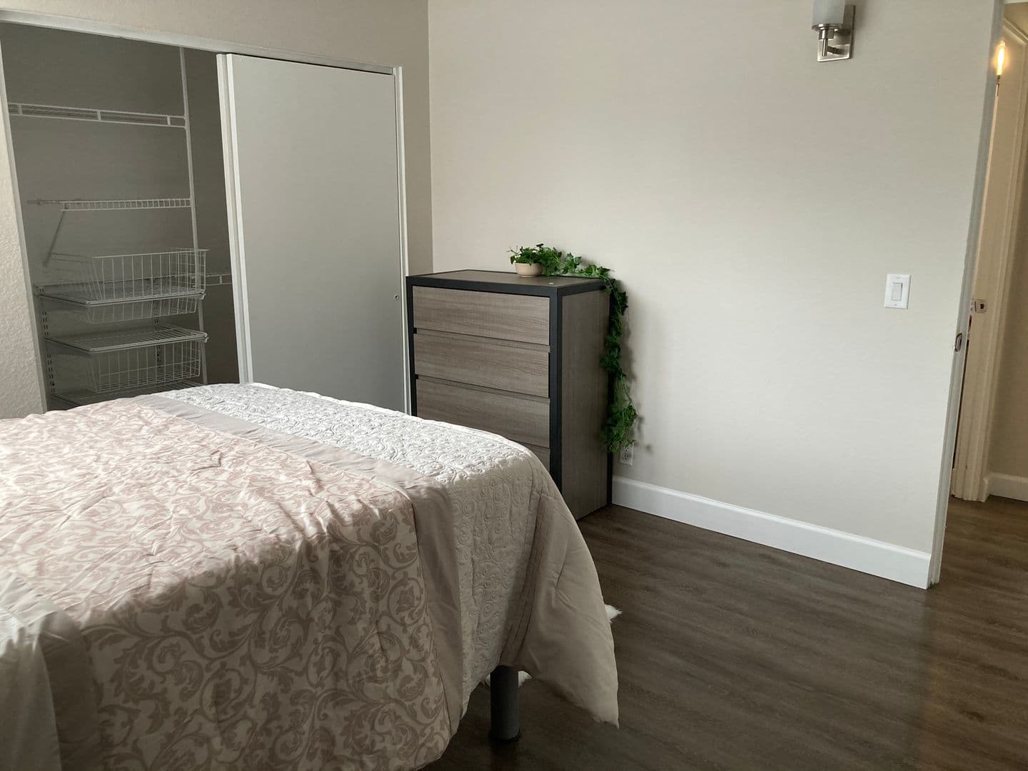 Champaign Apartment: 510 E Stoughton