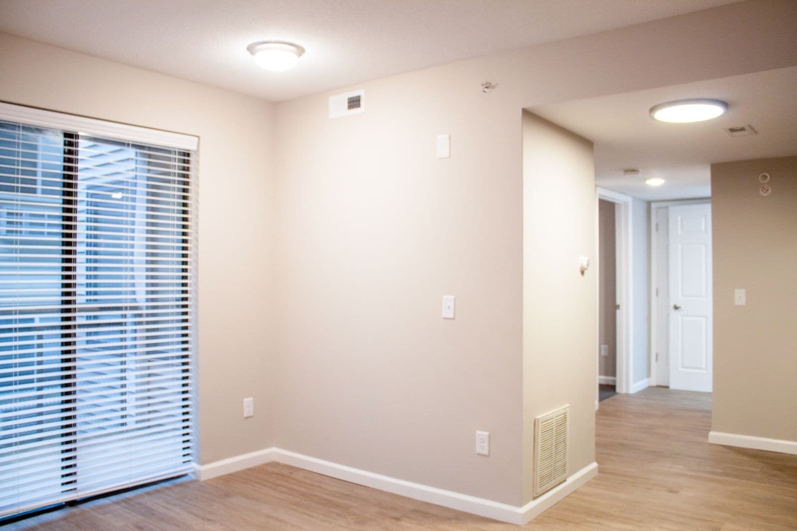 Urbana Apartment: 1010 W Stoughton