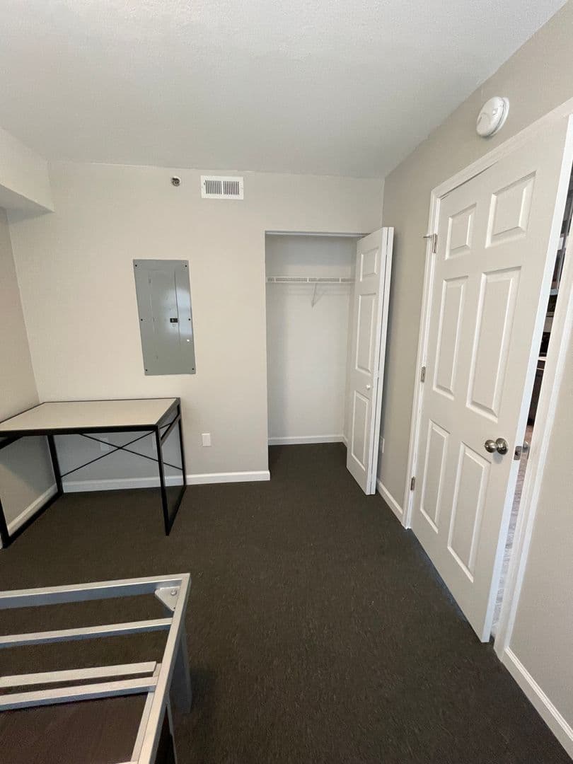 Champaign Apartment: 301 E Chalmers