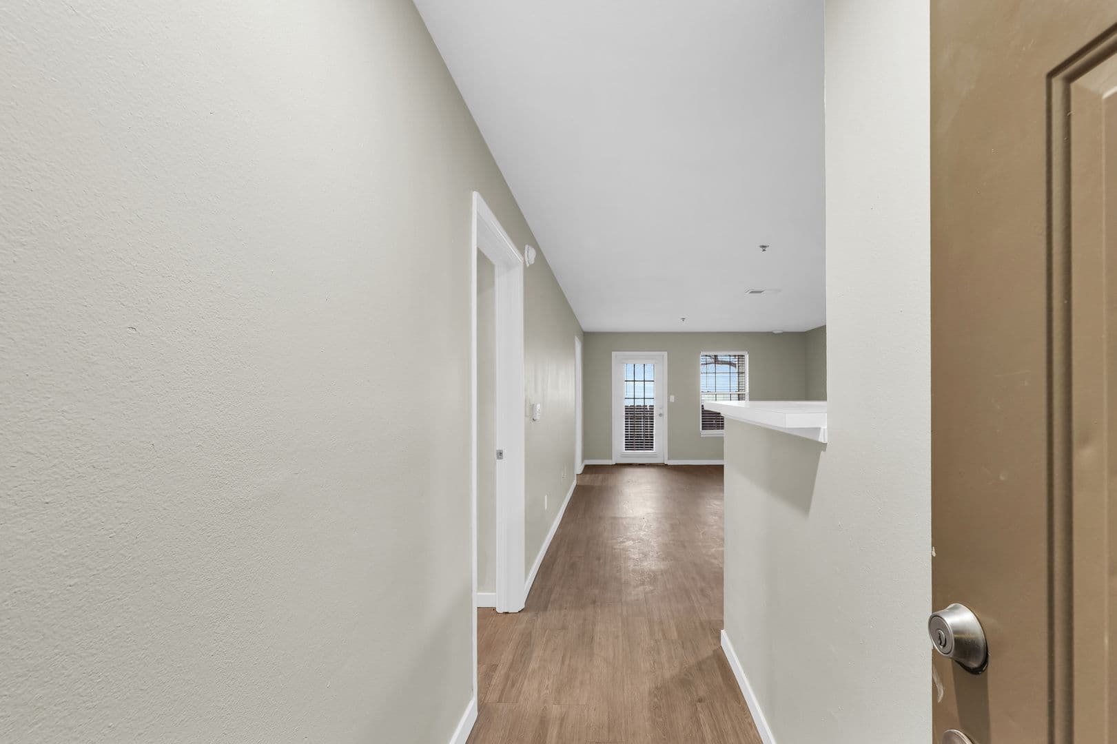 Savoy Apartment: 117 Sterling Ct