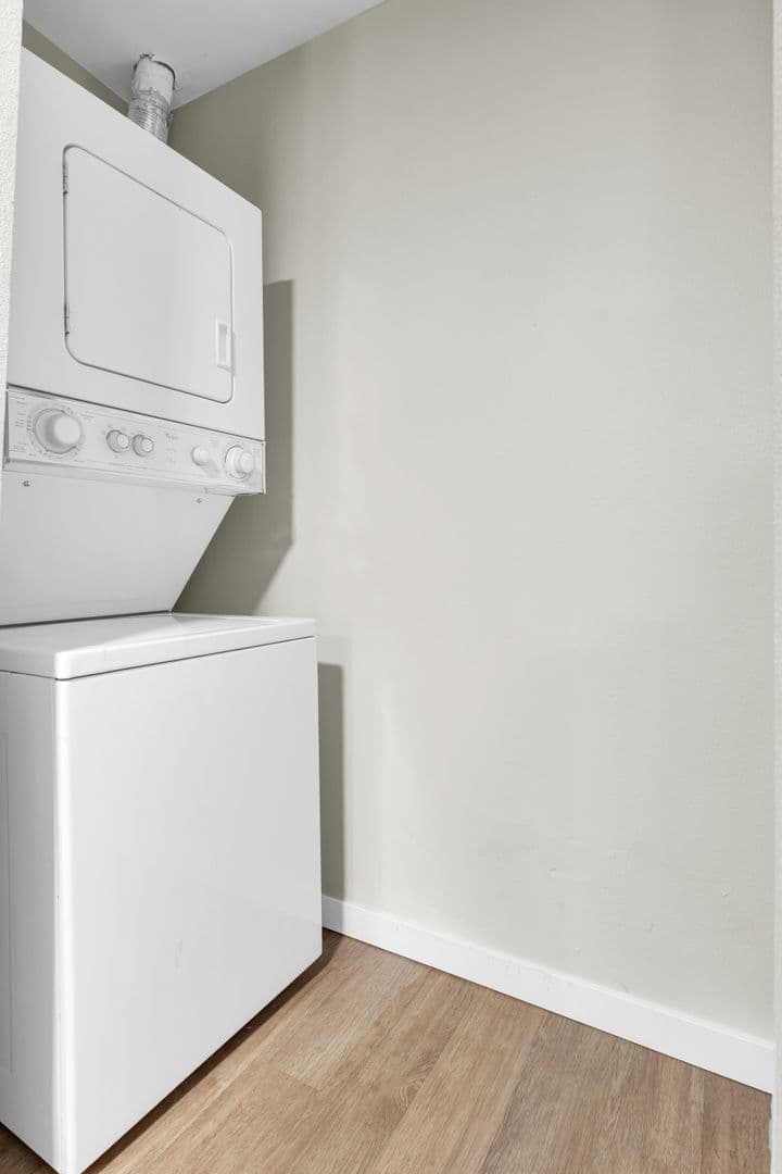 Savoy Apartment: 117 Sterling Ct