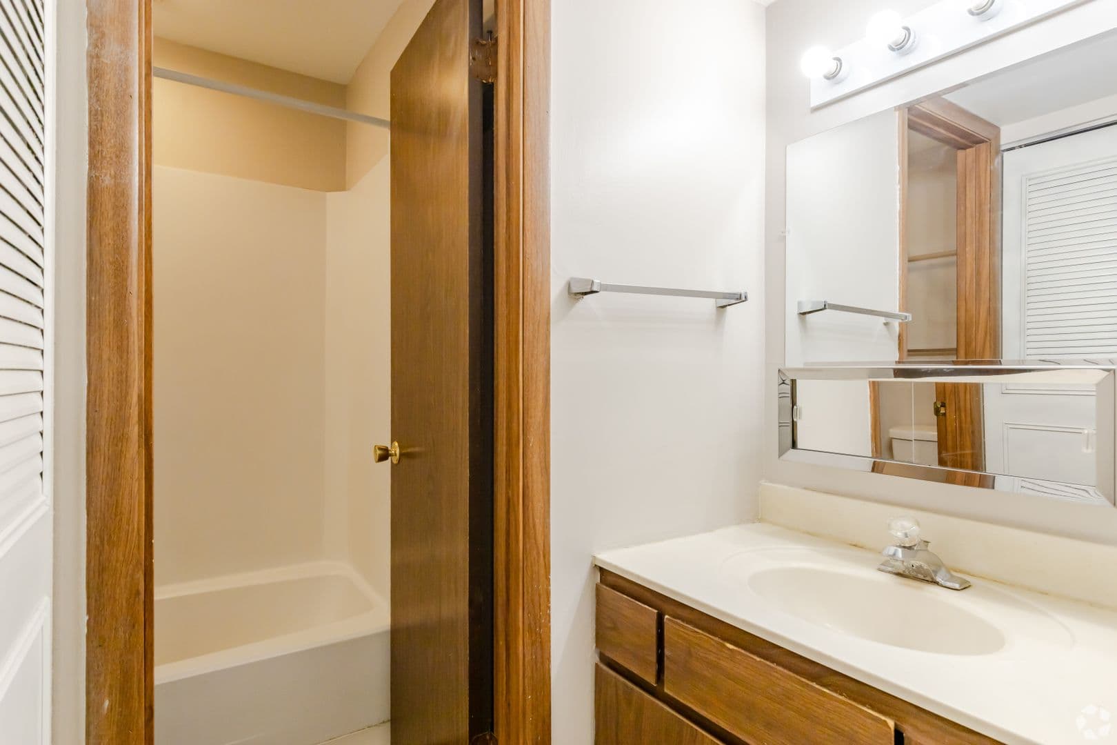 Peoria Apartment: 935 W Loire Court