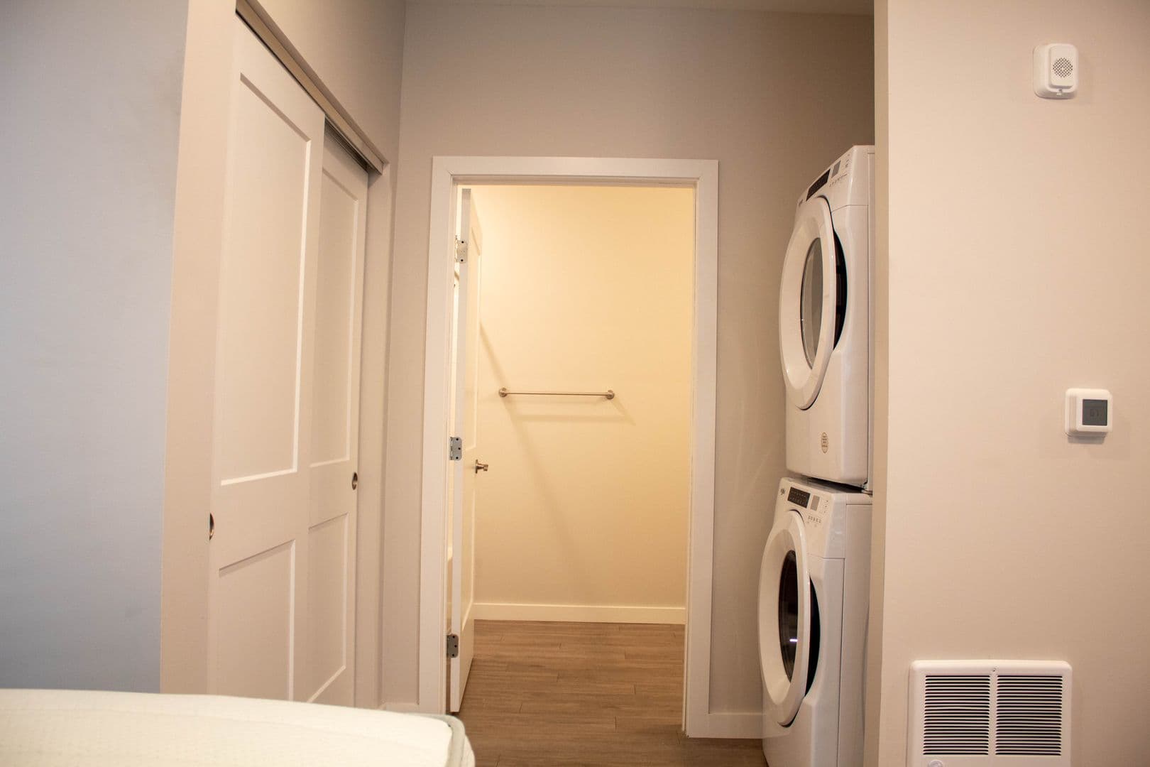 Urbana Apartment: 1009 W Stoughton