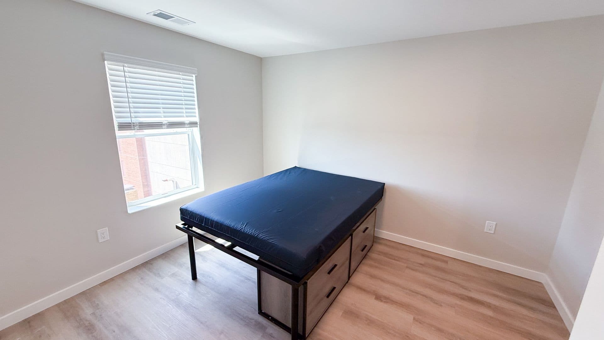 Champaign Apartment: 608 E Chalmers St
