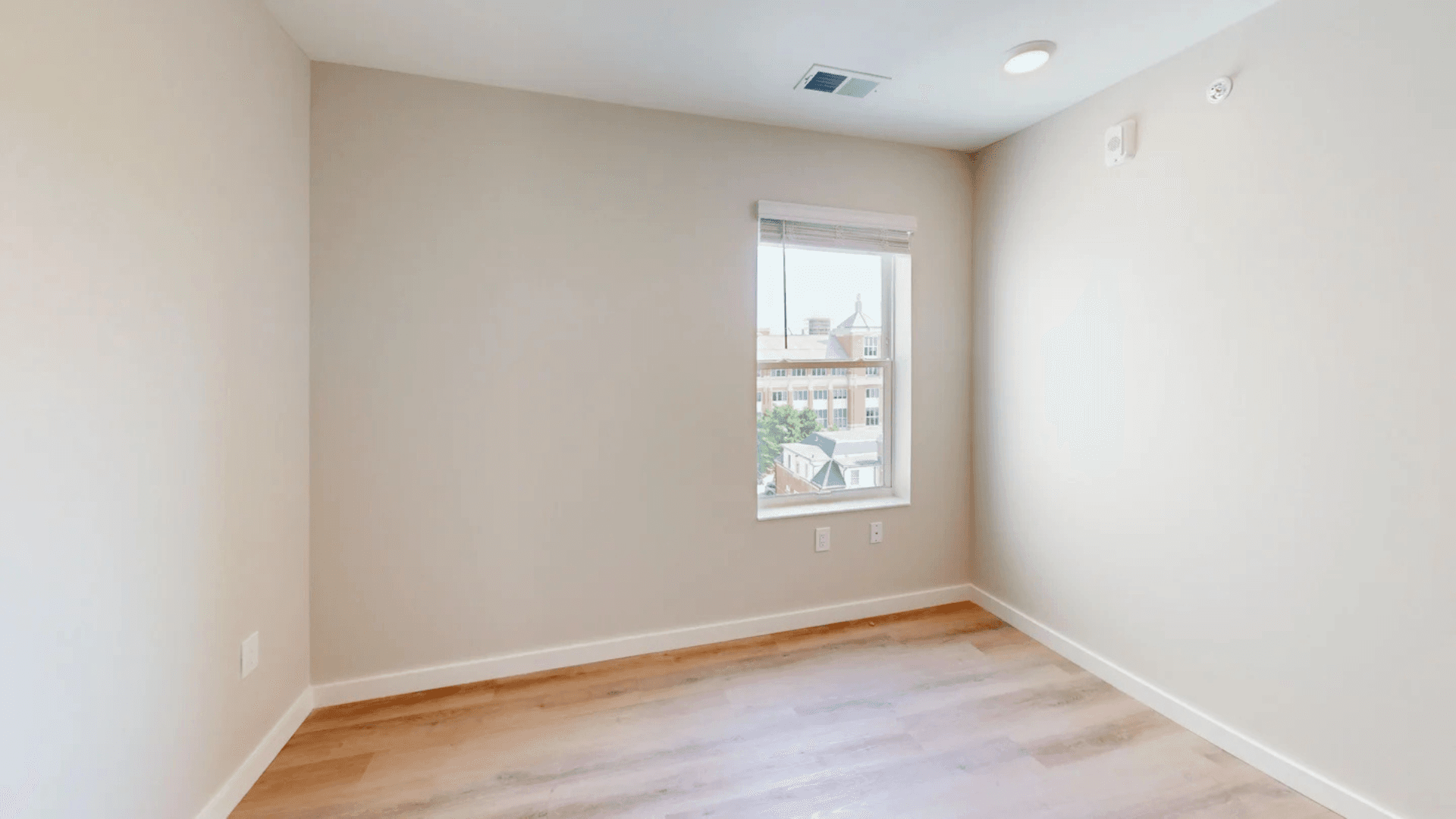 Champaign Apartment: 608 E Chalmers St