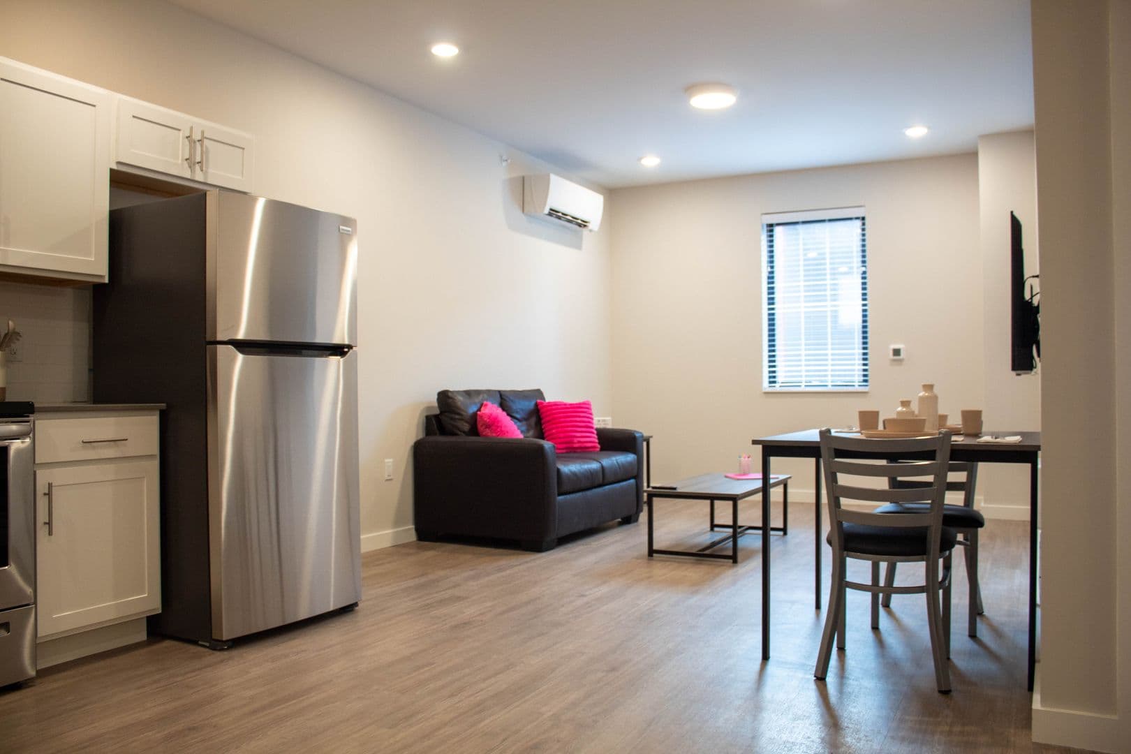 Urbana Apartment: 1009 W Stoughton
