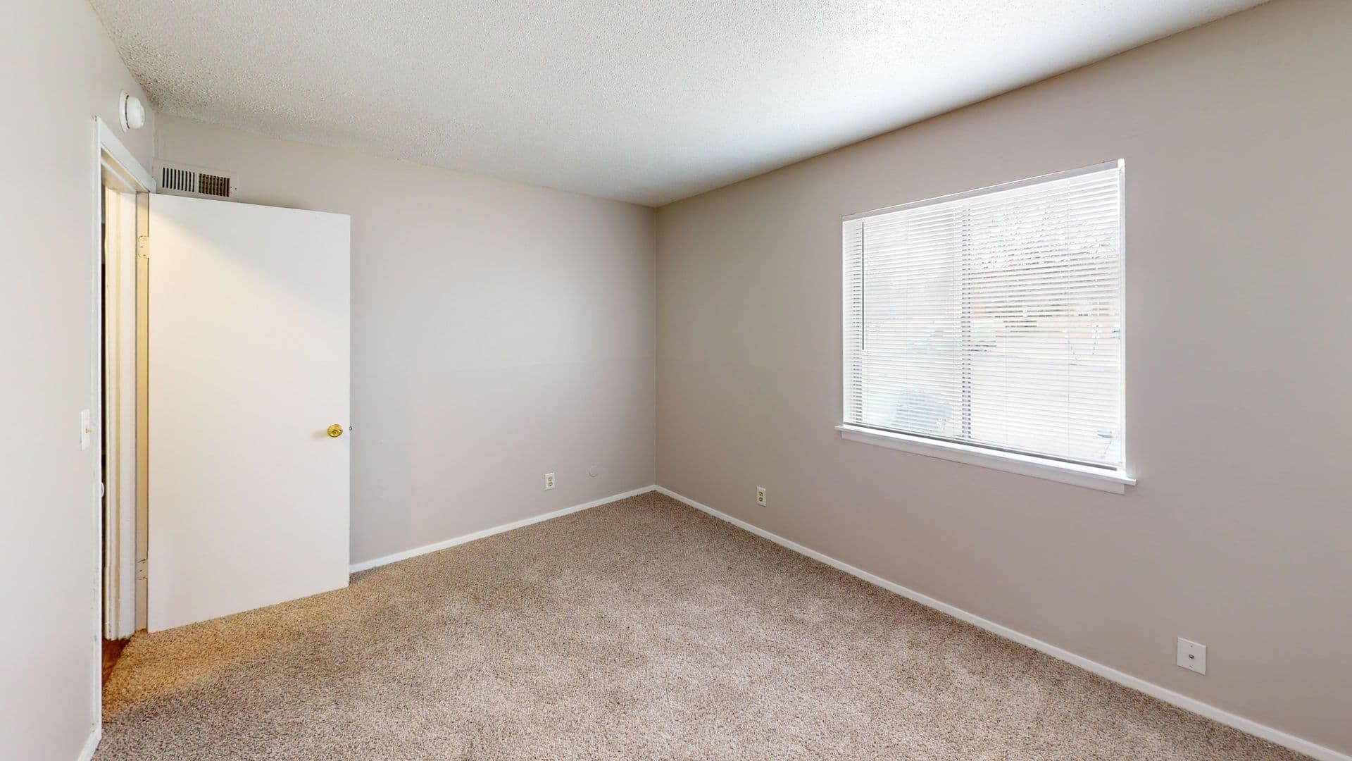 Peoria Apartment: 6516-6500 N University St