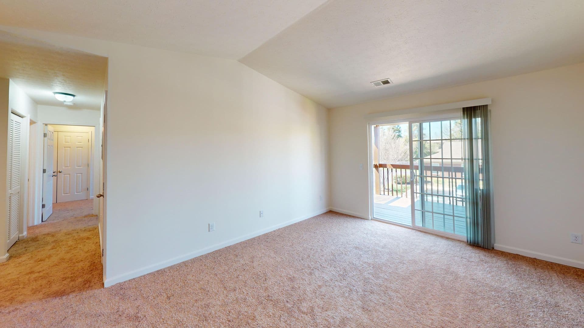 Crestwood Apartment: 106 Camden Wood Place
