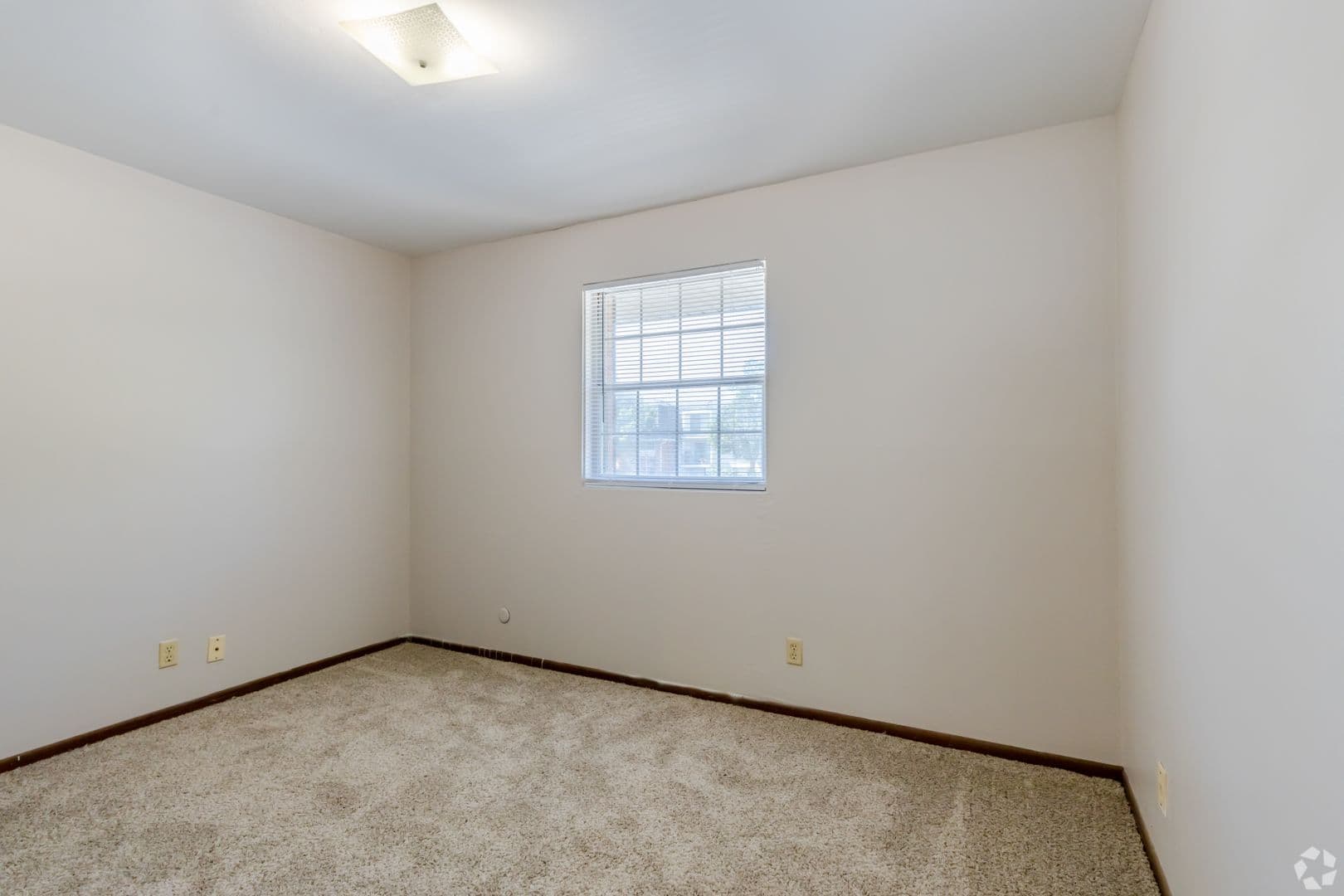 Peoria Apartment: 935 W Loire Court