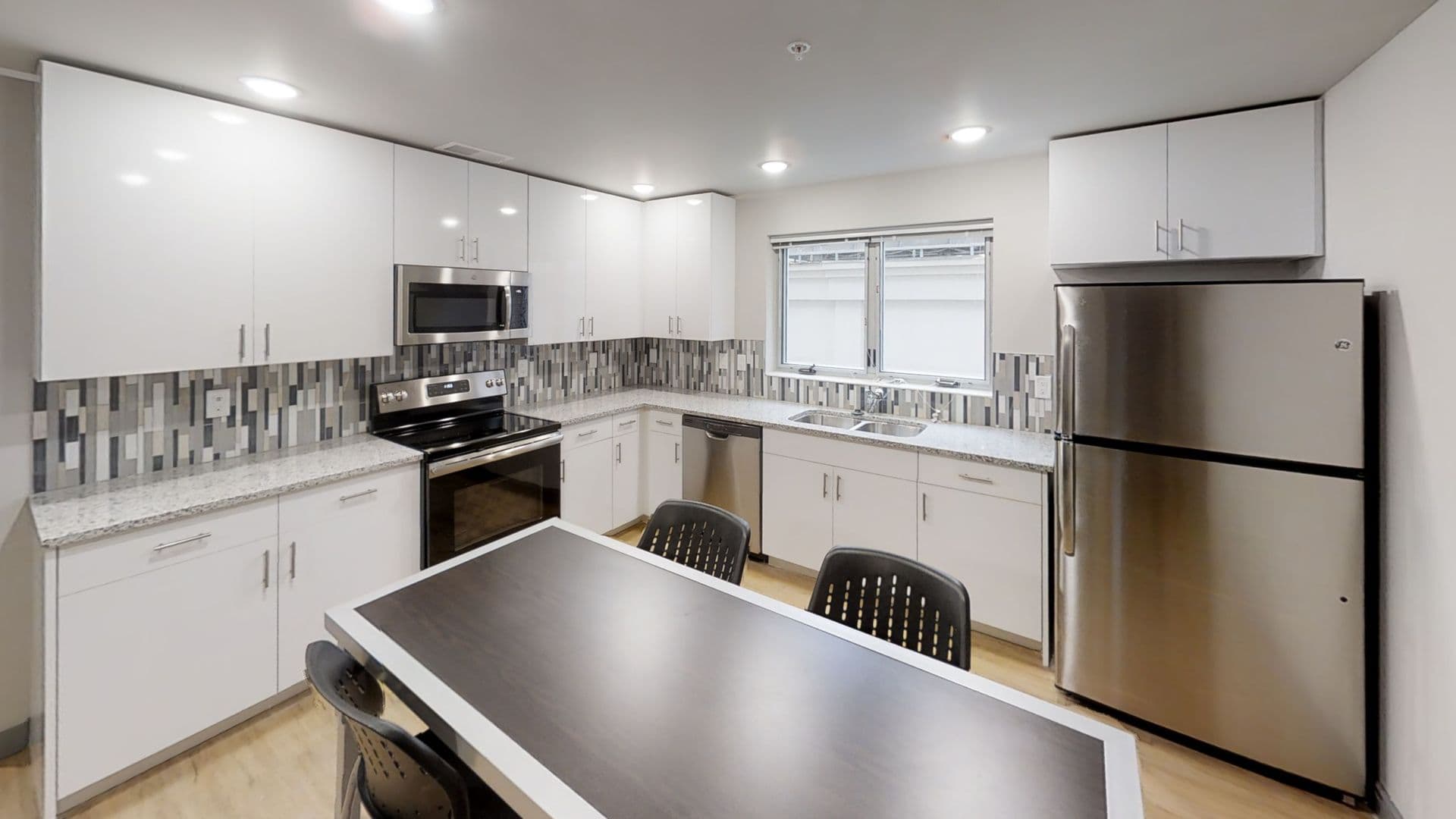 Champaign Apartment: 615 S Wright