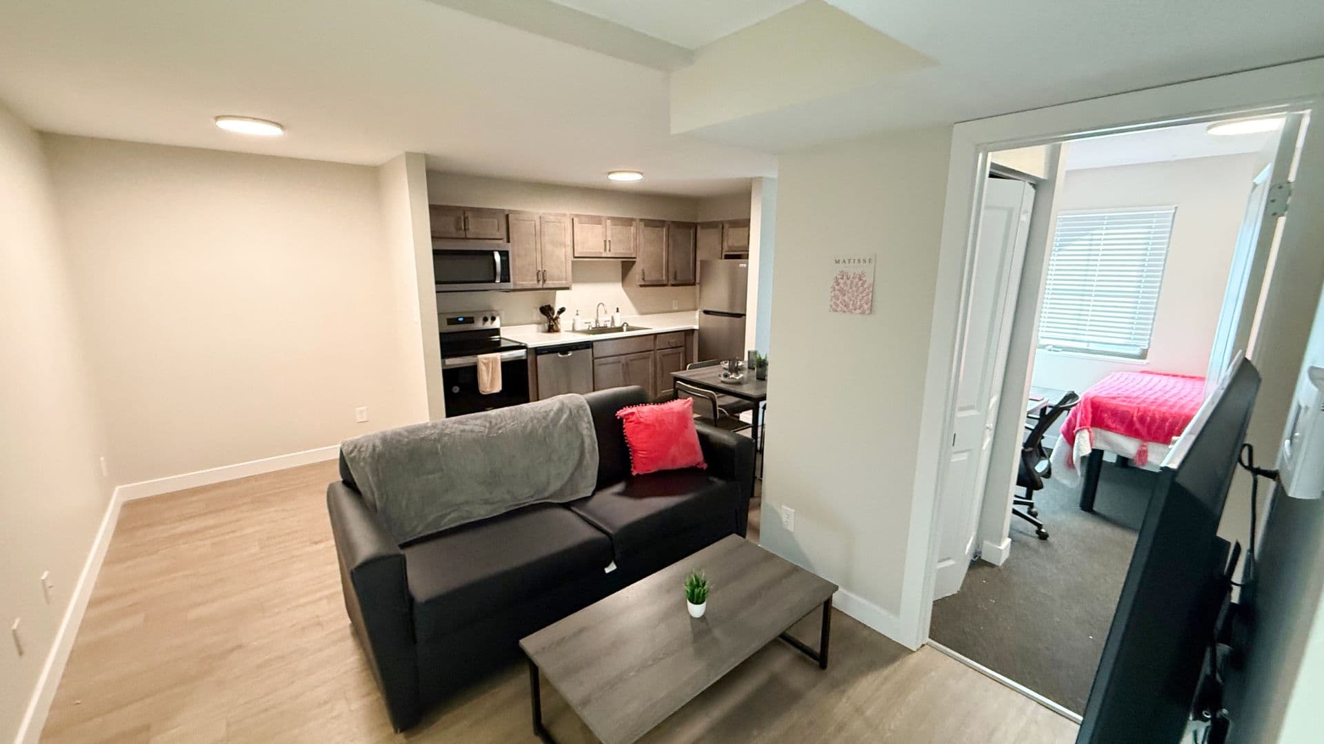Urbana Apartment: 104 N Lincoln Ave