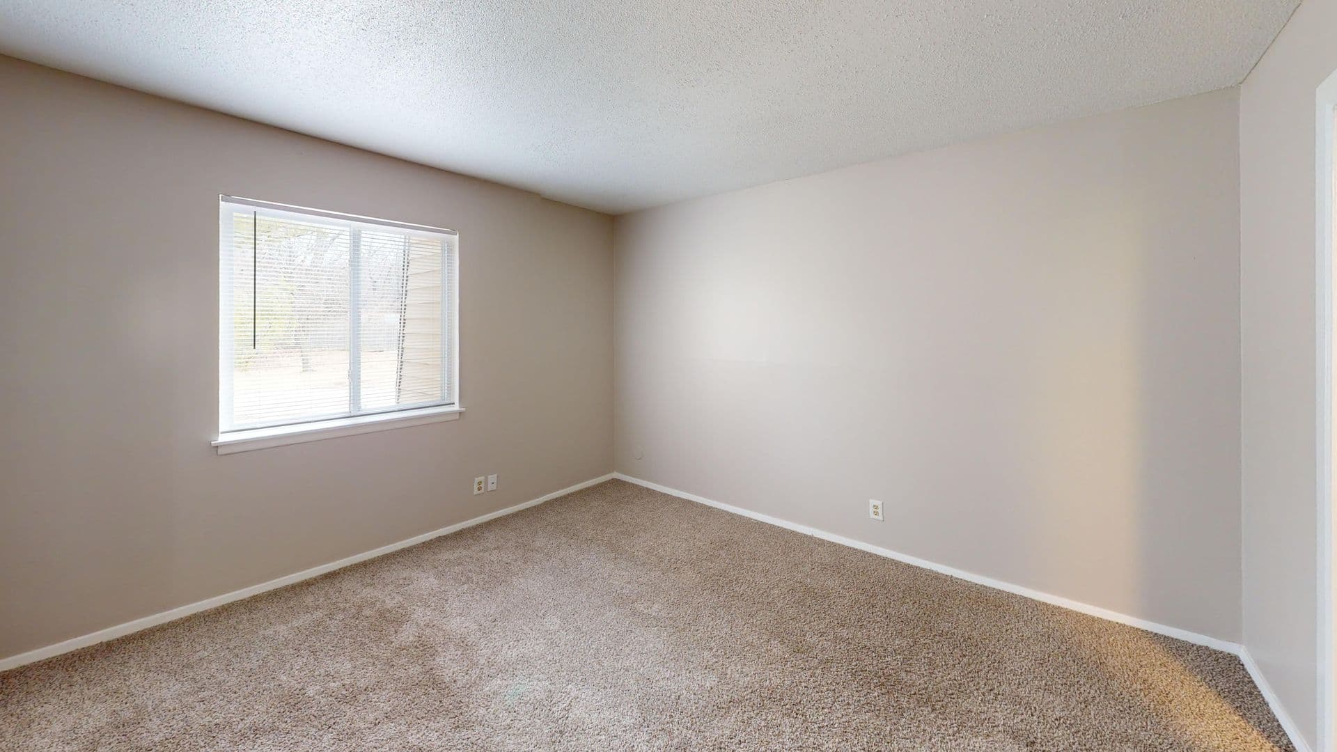 Peoria Apartment: 6516-6500 N University St