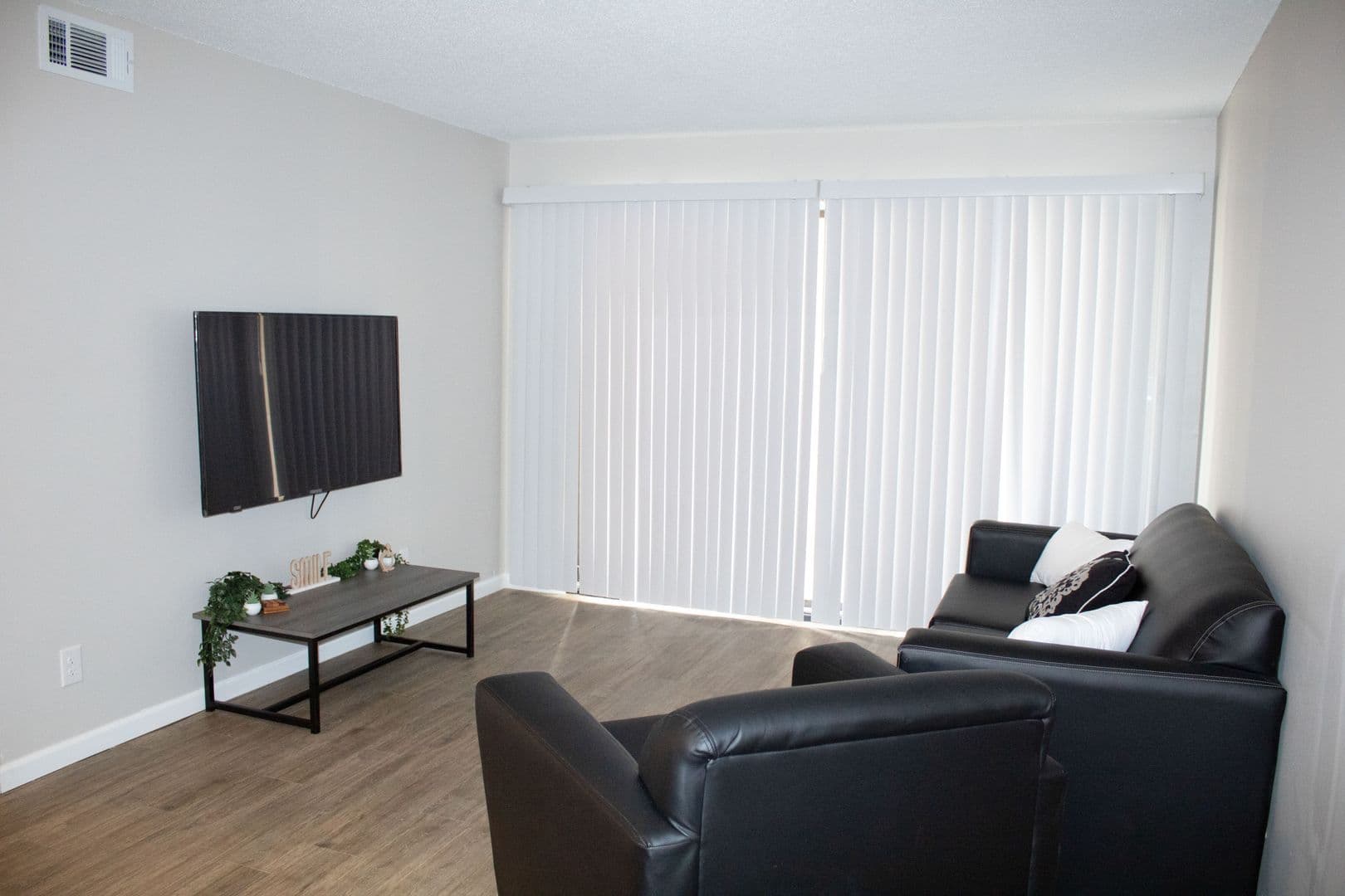 Champaign Apartment: 909 S Locust Street