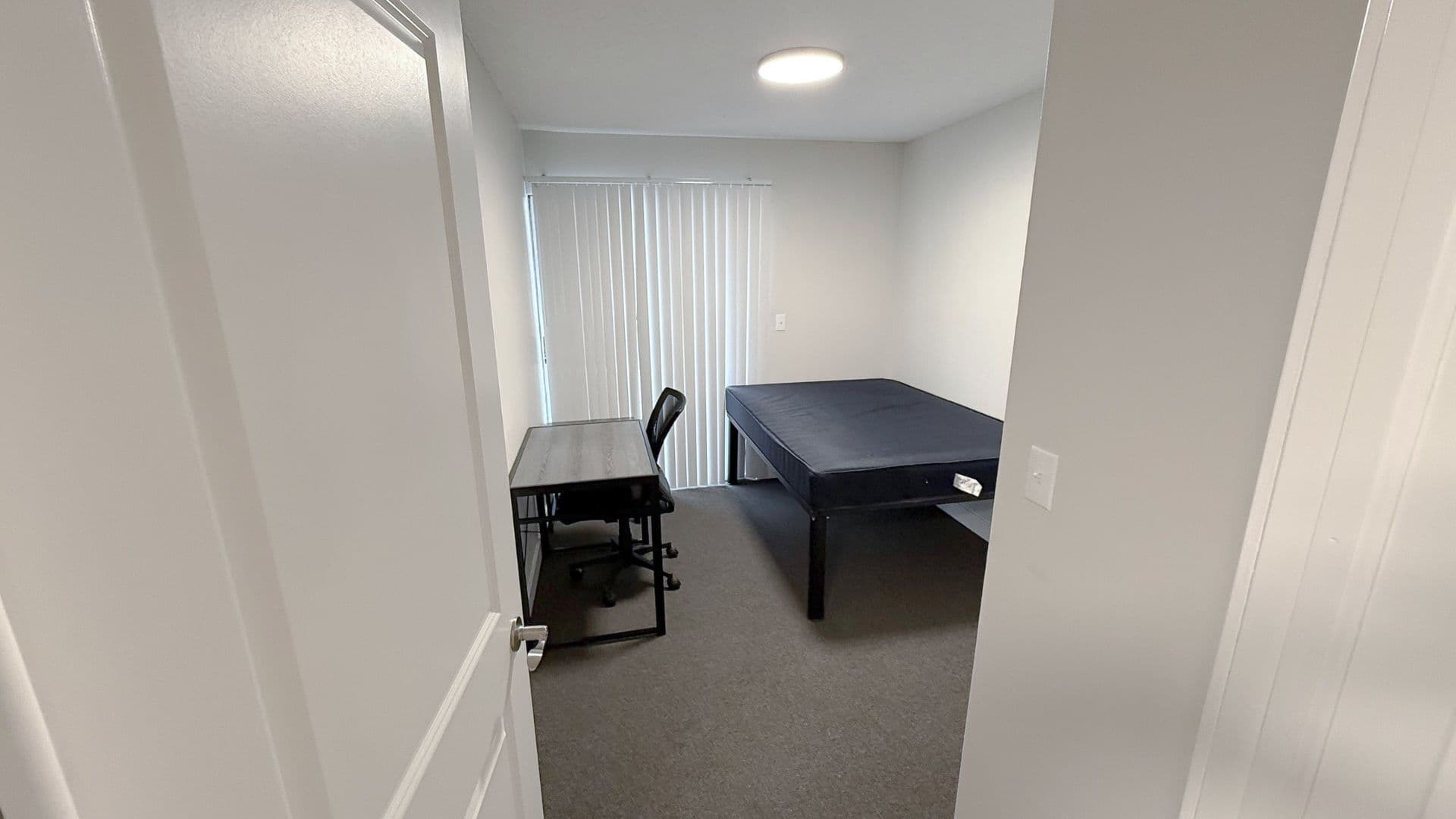 Urbana Apartment: 105 N Busey