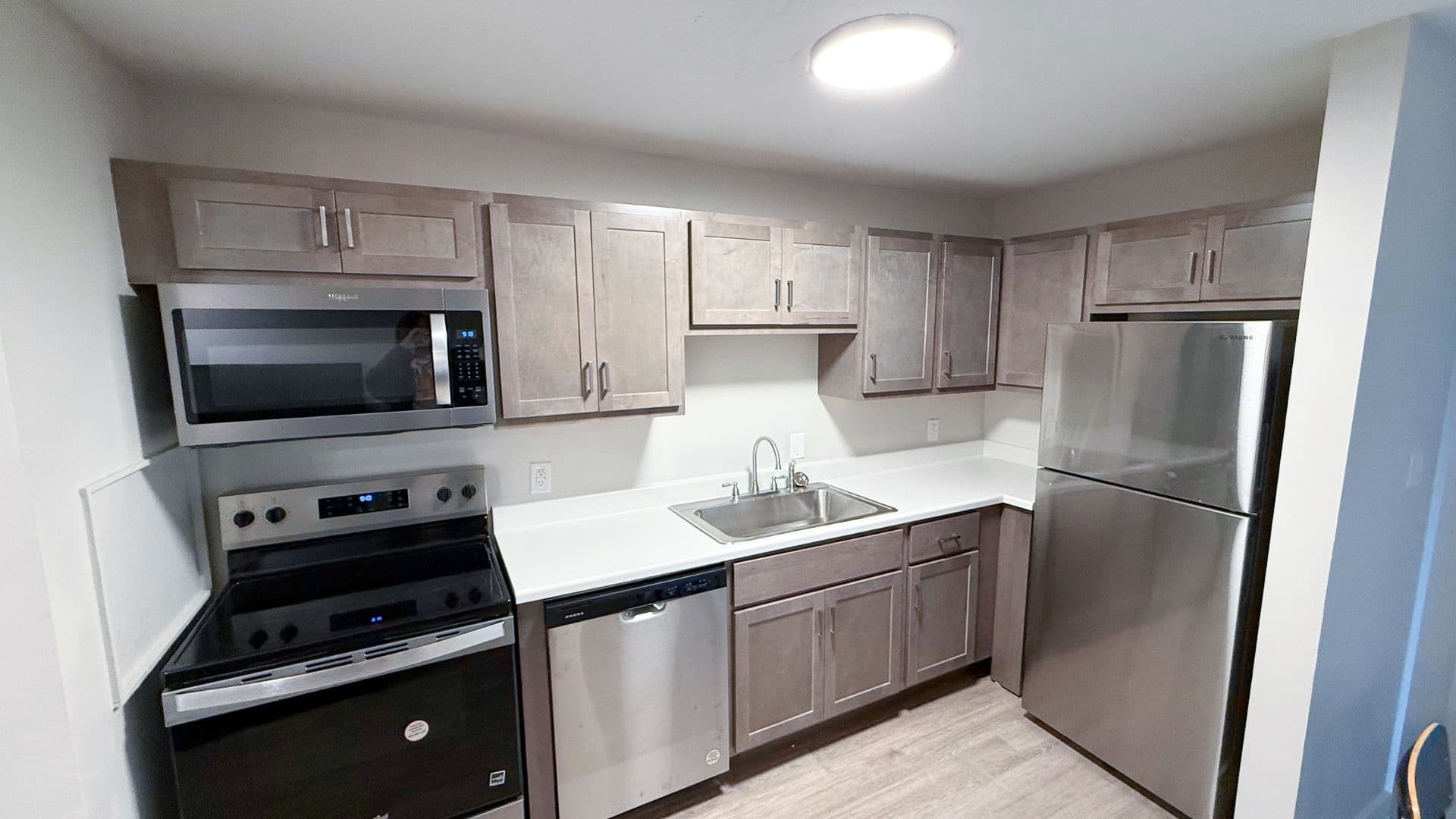 Urbana Apartment: 104 N Lincoln Ave