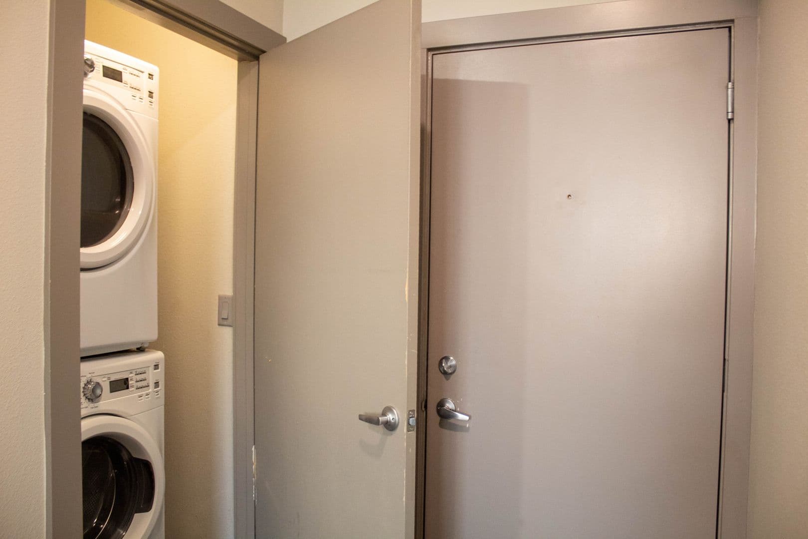 Champaign Apartment: 309 E John