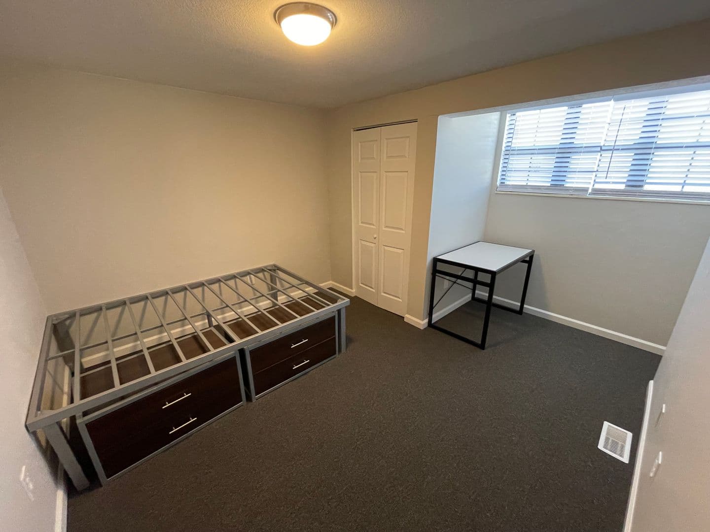 Champaign Apartment: 301 E Chalmers