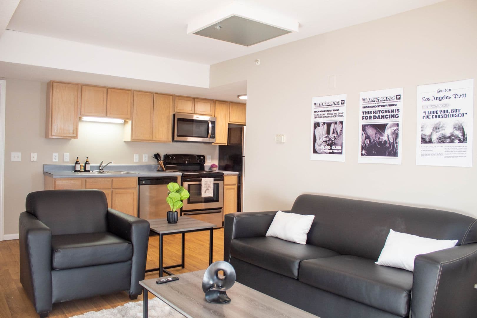 Urbana Apartment: 1010 W Stoughton