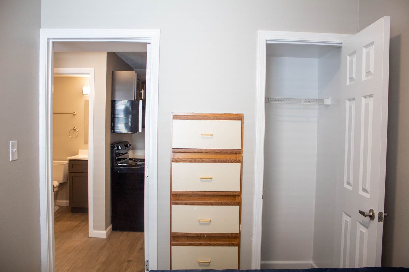 Champaign Apartment: 103 E Chalmers Street