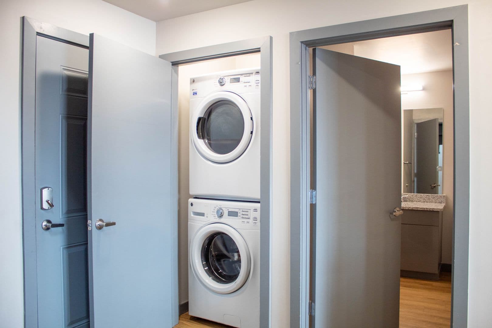 Champaign Apartment: 615 S Wright