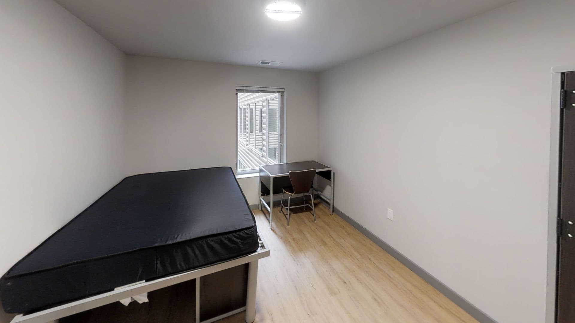 Champaign Apartment: 615 S Wright