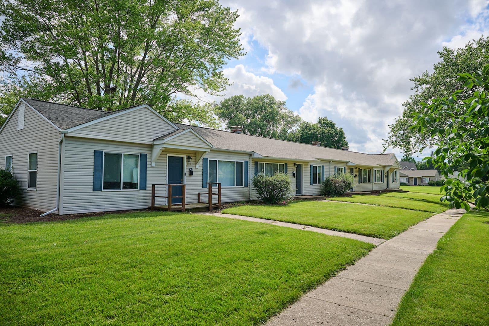 Urbana Apartment: 300 E. Fairlawn
