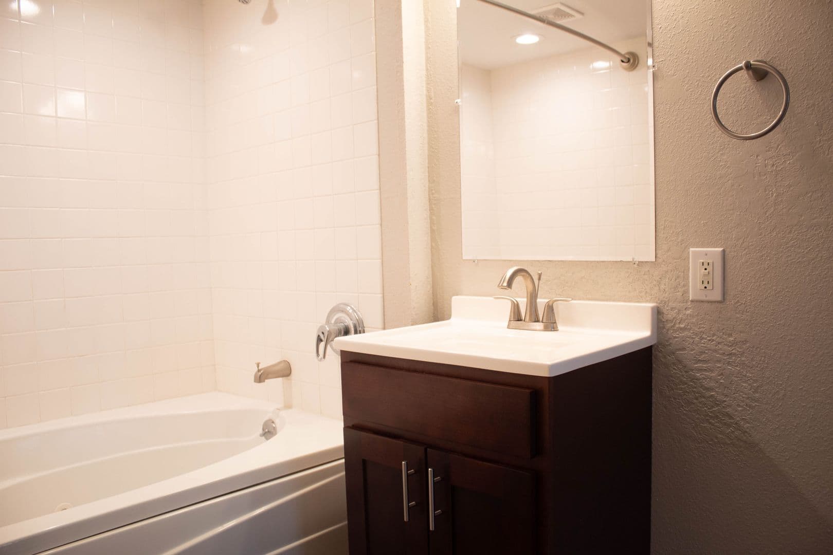 Champaign Apartment: 408 E Healey St