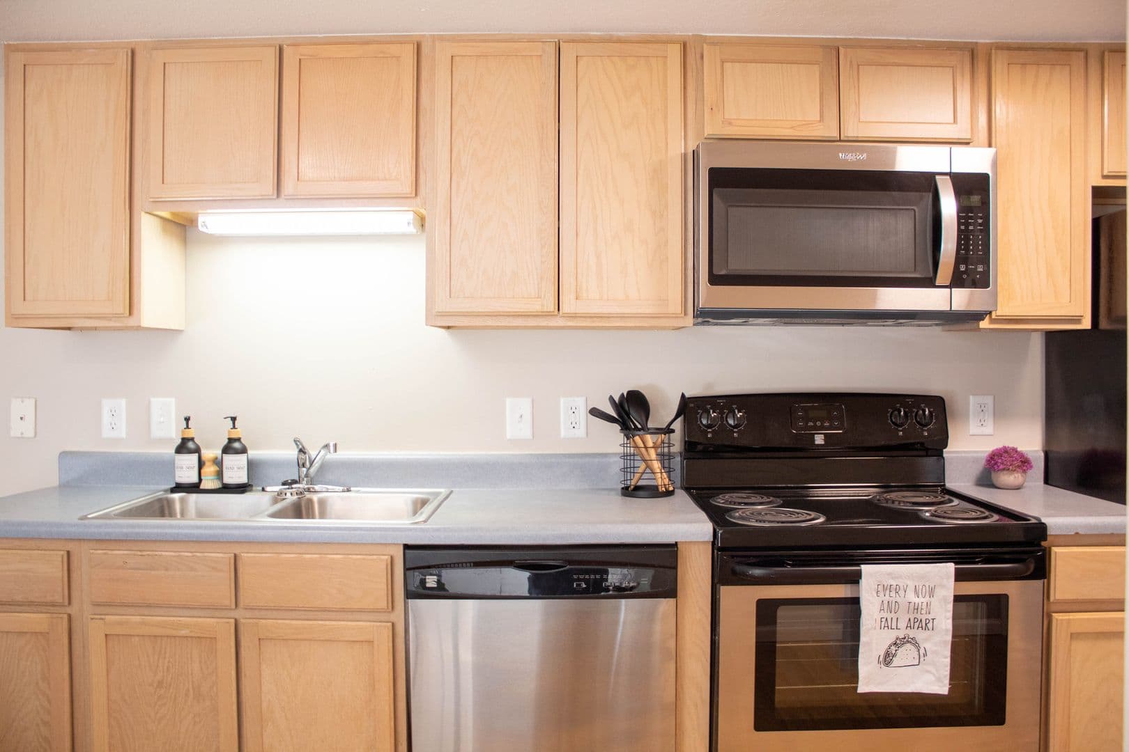 Urbana Apartment: 1010 W Stoughton