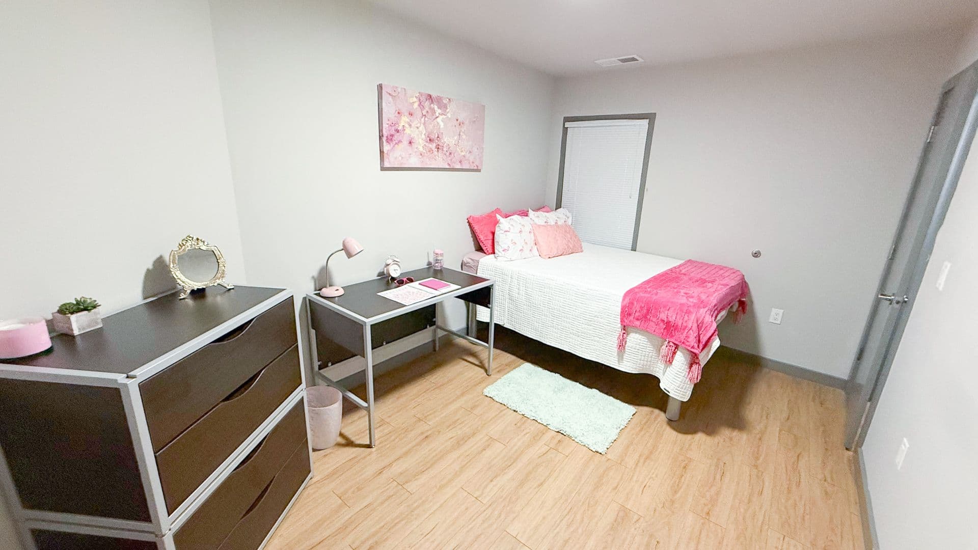 Champaign Apartment: 615 S Wright