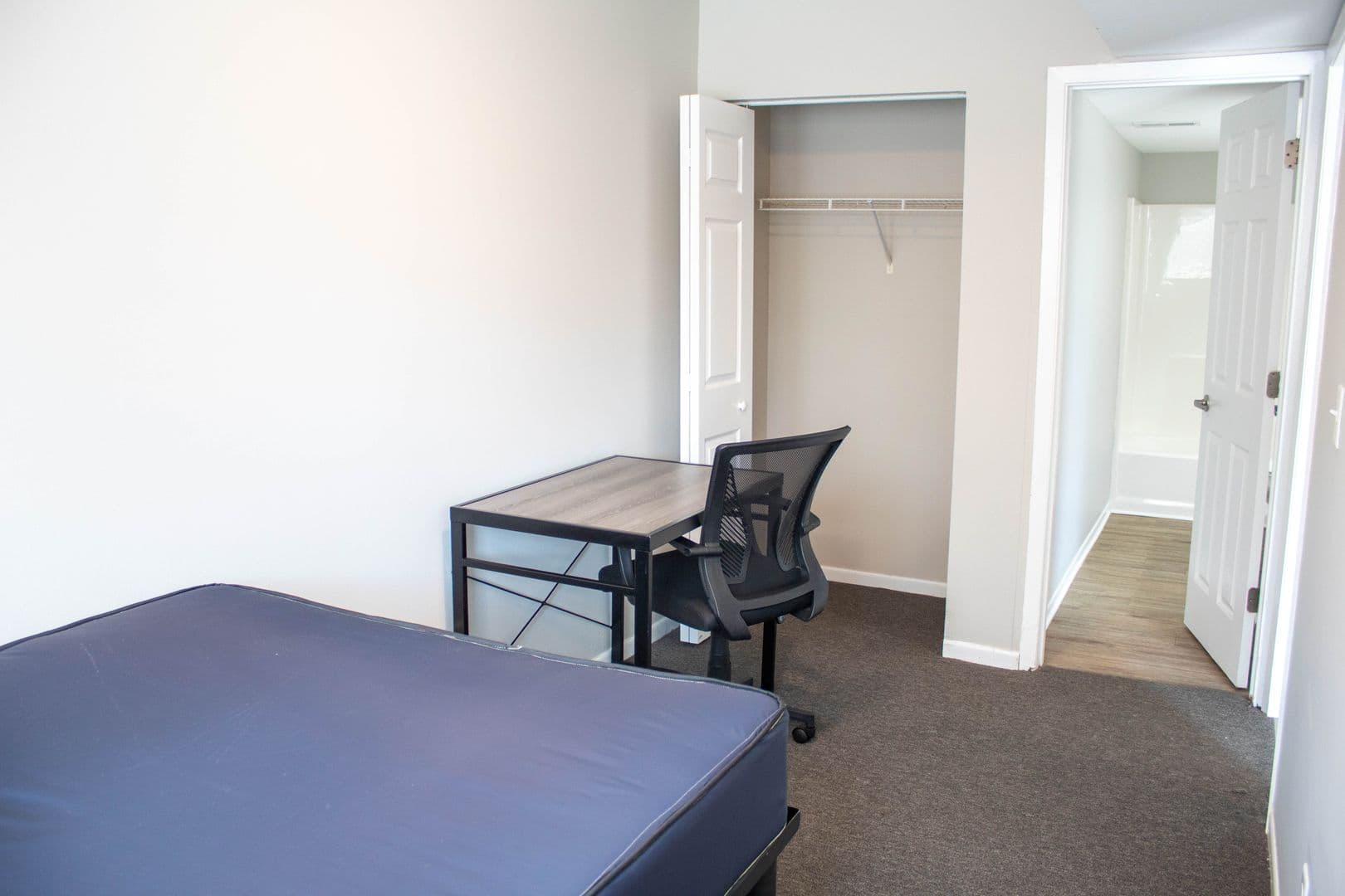 Champaign Apartment: 202 E Chalmers St