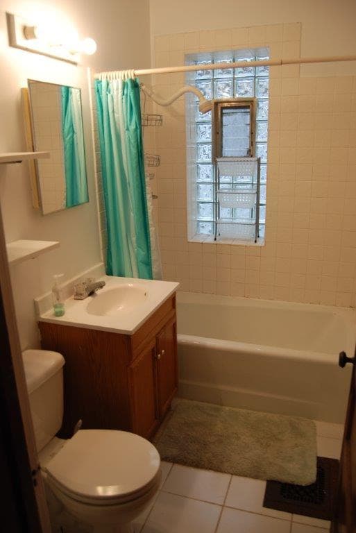 Evanston House: 827 Simpson St.