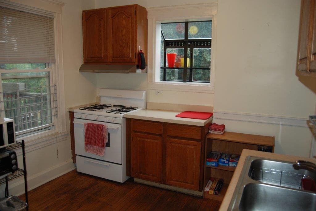 Evanston House: 827 Simpson St.