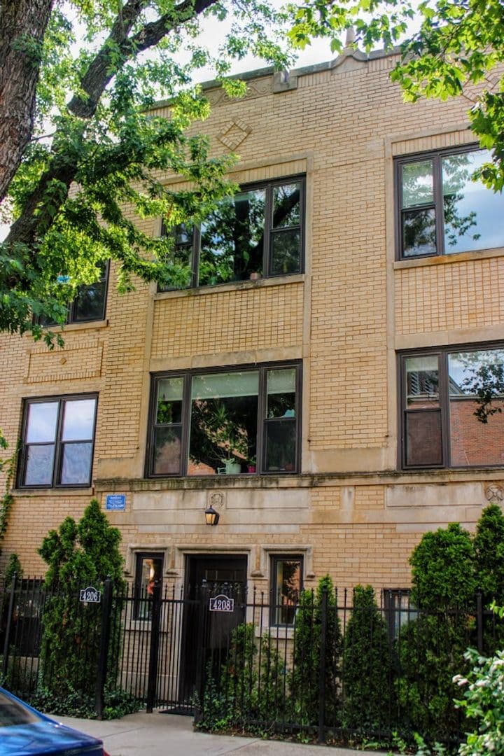 Chicago Apartment: 4206 N. Sacramento